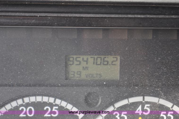 image for item G6124 2005 Freightliner Columbia semi truck