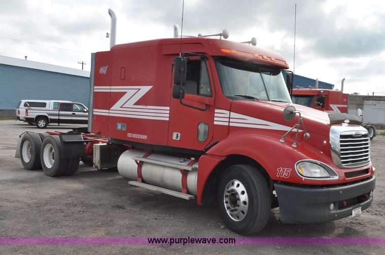 image for item G6125 2005 Freightliner Columbia  CL120 semi truck
