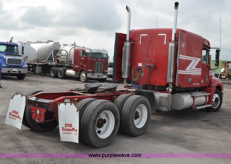 image for item G6125 2005 Freightliner Columbia  CL120 semi truck