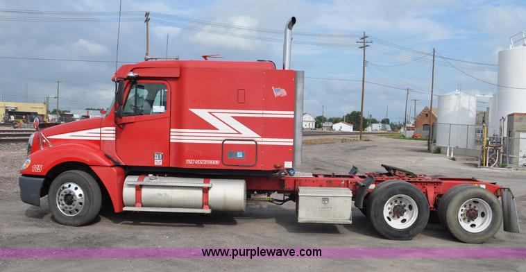 image for item G6125 2005 Freightliner Columbia  CL120 semi truck