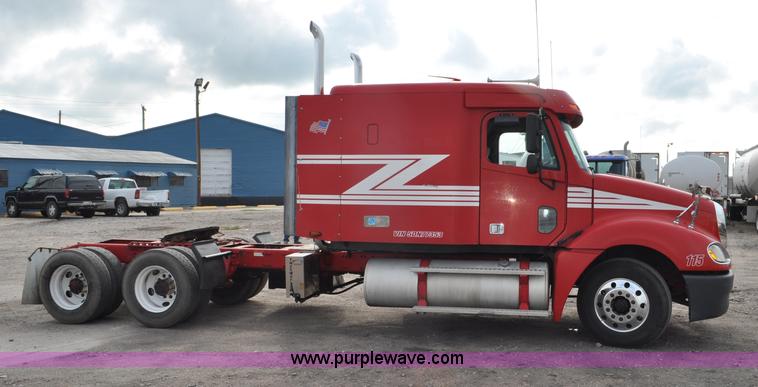 image for item G6125 2005 Freightliner Columbia  CL120 semi truck