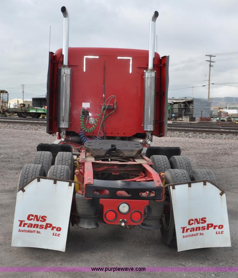 image for item G6125 2005 Freightliner Columbia  CL120 semi truck