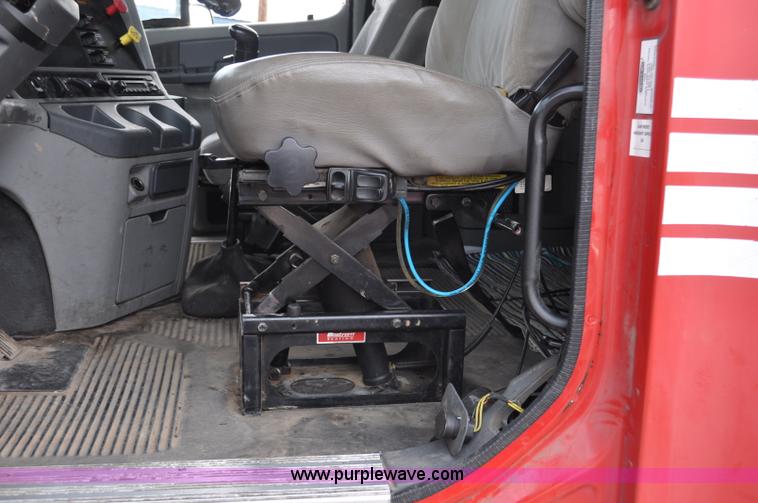 image for item G6125 2005 Freightliner Columbia  CL120 semi truck