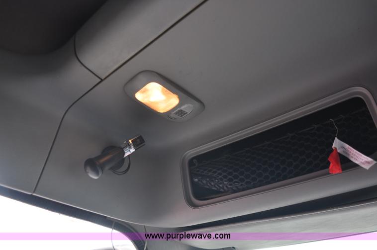 image for item G6125 2005 Freightliner Columbia  CL120 semi truck