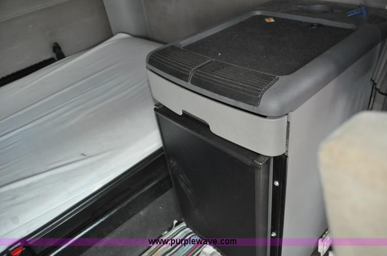 image for item G6125 2005 Freightliner Columbia  CL120 semi truck