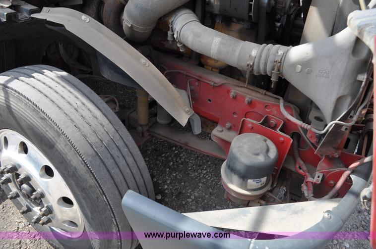 image for item G6125 2005 Freightliner Columbia  CL120 semi truck