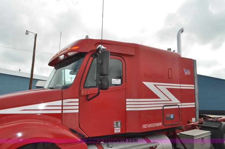 image for item G6125 2005 Freightliner Columbia  CL120 semi truck