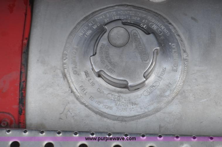 image for item G6125 2005 Freightliner Columbia  CL120 semi truck