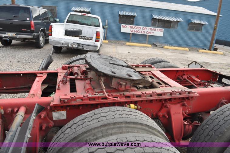 image for item G6125 2005 Freightliner Columbia  CL120 semi truck