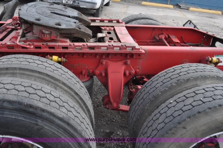 image for item G6125 2005 Freightliner Columbia  CL120 semi truck