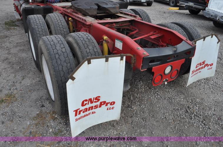 image for item G6125 2005 Freightliner Columbia  CL120 semi truck