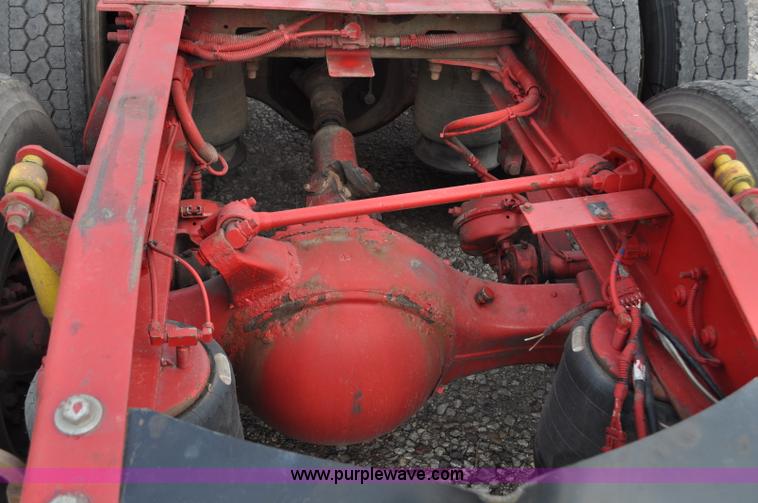 image for item G6125 2005 Freightliner Columbia  CL120 semi truck