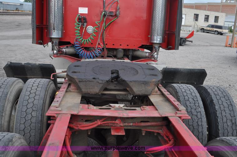 image for item G6125 2005 Freightliner Columbia  CL120 semi truck