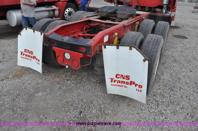 image for item G6125 2005 Freightliner Columbia  CL120 semi truck