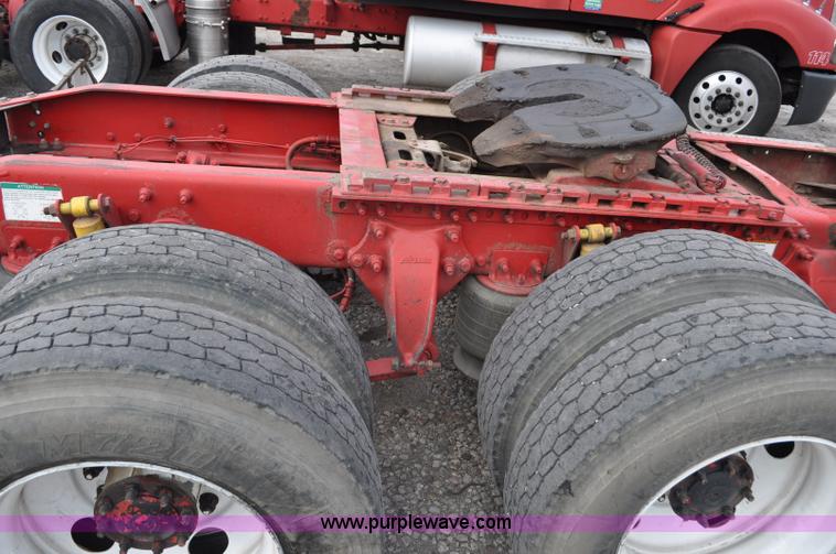 image for item G6125 2005 Freightliner Columbia  CL120 semi truck