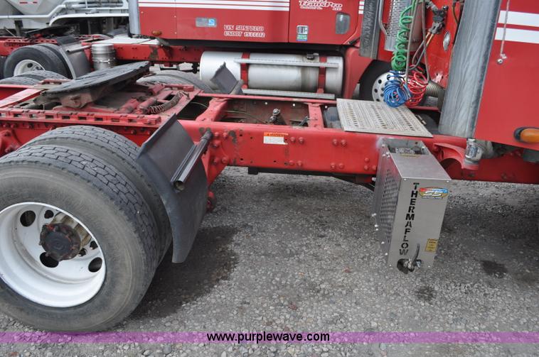 image for item G6125 2005 Freightliner Columbia  CL120 semi truck