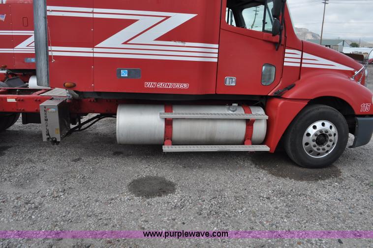 image for item G6125 2005 Freightliner Columbia  CL120 semi truck