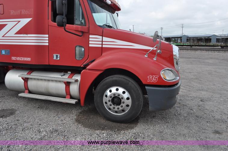 image for item G6125 2005 Freightliner Columbia  CL120 semi truck