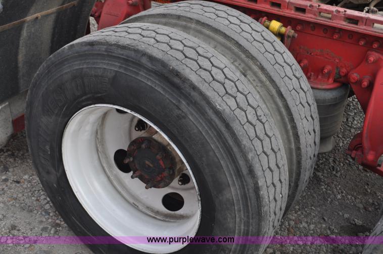 image for item G6125 2005 Freightliner Columbia  CL120 semi truck