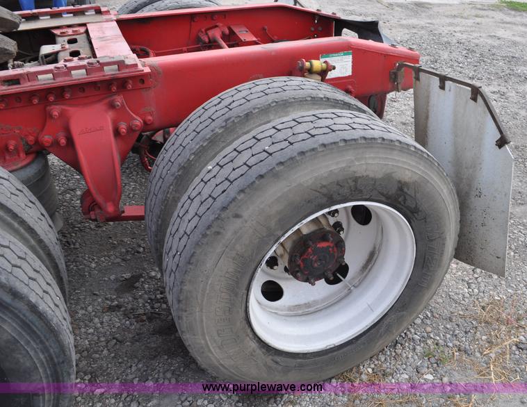 image for item G6125 2005 Freightliner Columbia  CL120 semi truck