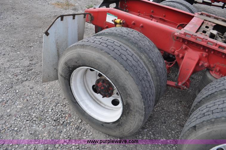 image for item G6125 2005 Freightliner Columbia  CL120 semi truck