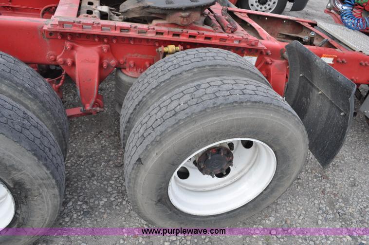 image for item G6125 2005 Freightliner Columbia  CL120 semi truck