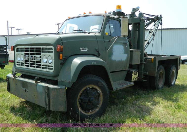 image for item G7926 1975 GMC 7500 wrecker truck