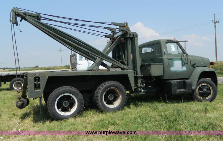 image for item G7926 1975 GMC 7500 wrecker truck
