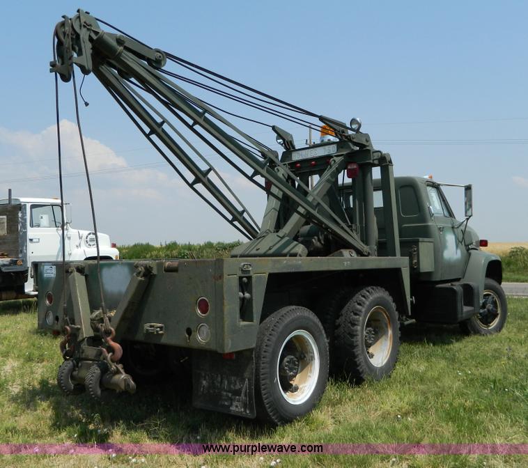 image for item G7926 1975 GMC 7500 wrecker truck