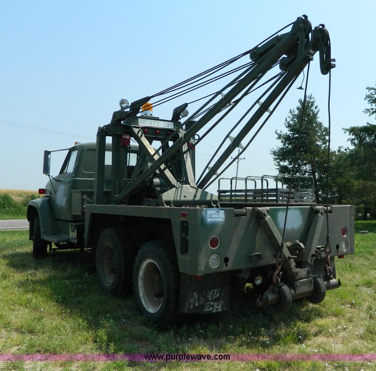 image for item G7926 1975 GMC 7500 wrecker truck