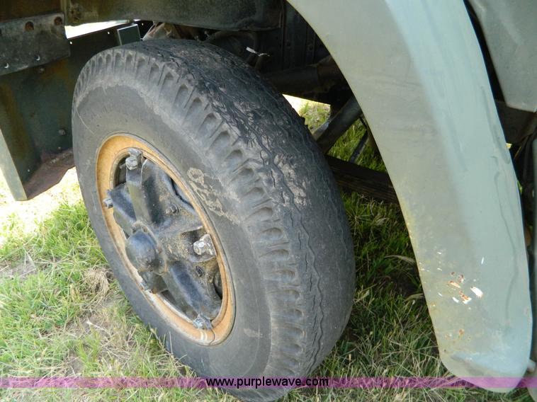 image for item G7926 1975 GMC 7500 wrecker truck