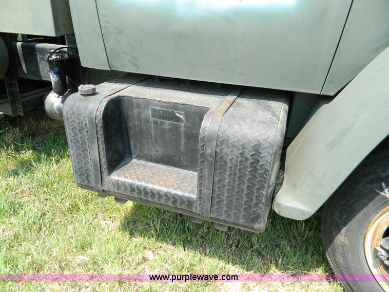 image for item G7926 1975 GMC 7500 wrecker truck