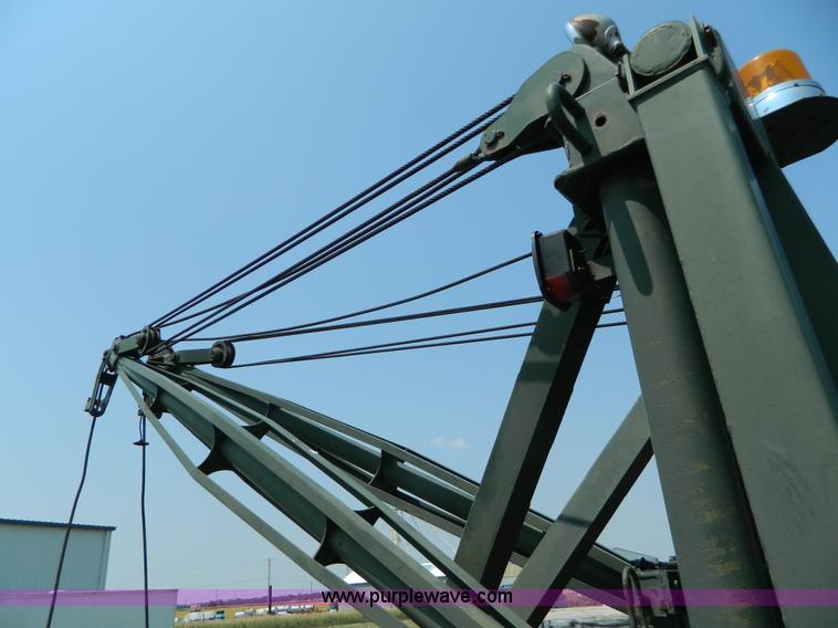 image for item G7926 1975 GMC 7500 wrecker truck