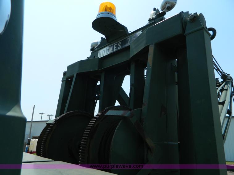 image for item G7926 1975 GMC 7500 wrecker truck