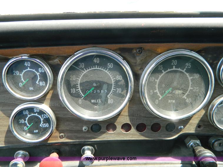 image for item G7926 1975 GMC 7500 wrecker truck