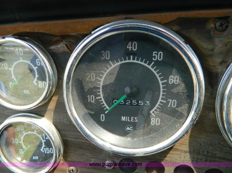 image for item G7926 1975 GMC 7500 wrecker truck