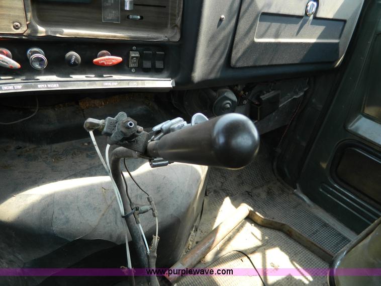 image for item G7926 1975 GMC 7500 wrecker truck