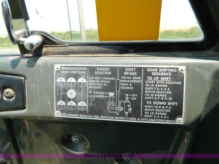 image for item G7926 1975 GMC 7500 wrecker truck