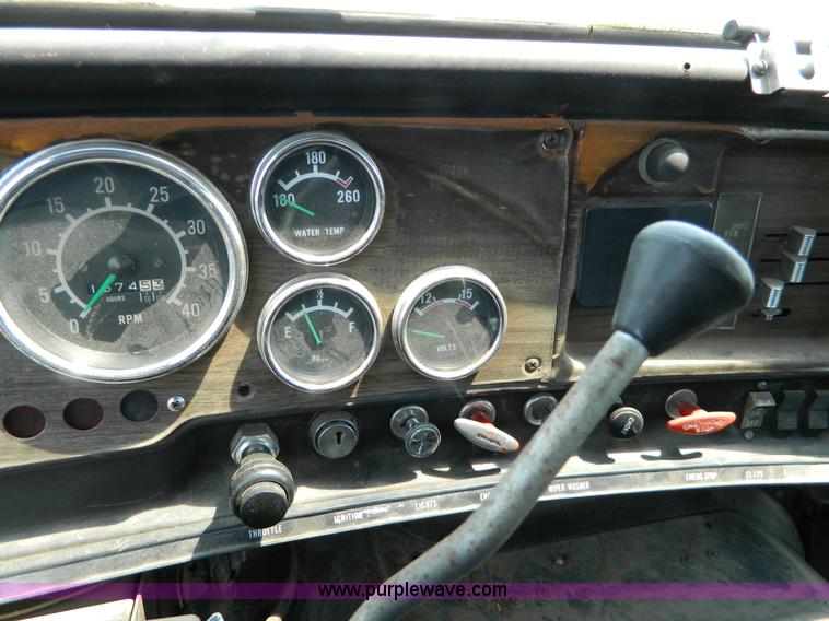 image for item G7926 1975 GMC 7500 wrecker truck