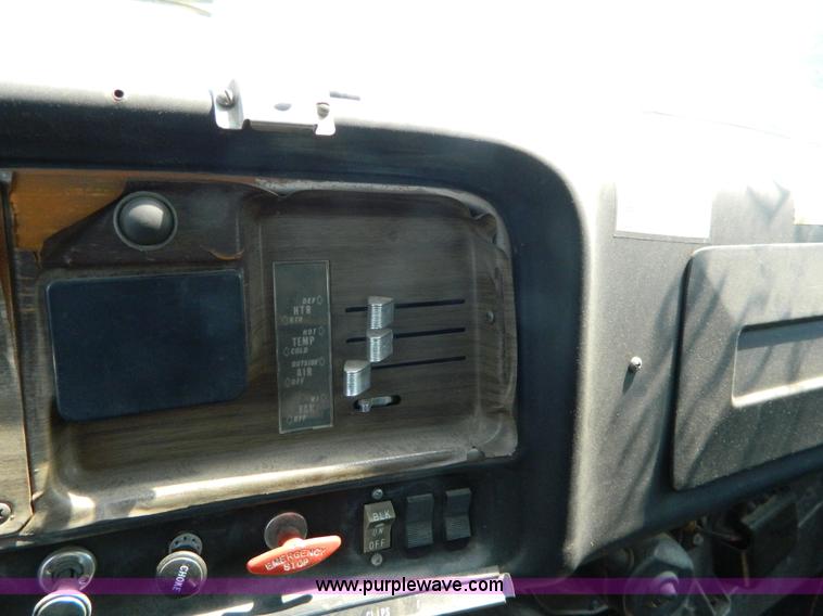 image for item G7926 1975 GMC 7500 wrecker truck