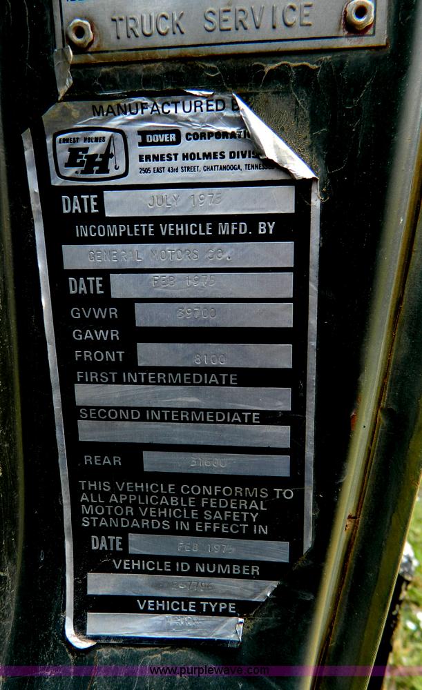 image for item G7926 1975 GMC 7500 wrecker truck