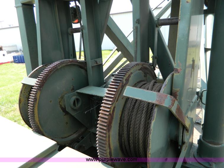 image for item G7926 1975 GMC 7500 wrecker truck