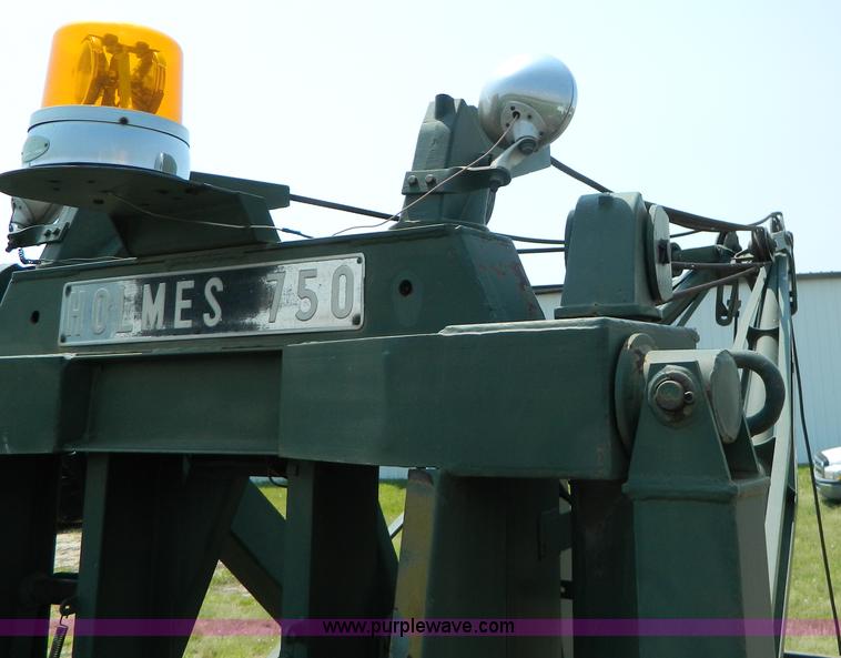 image for item G7926 1975 GMC 7500 wrecker truck