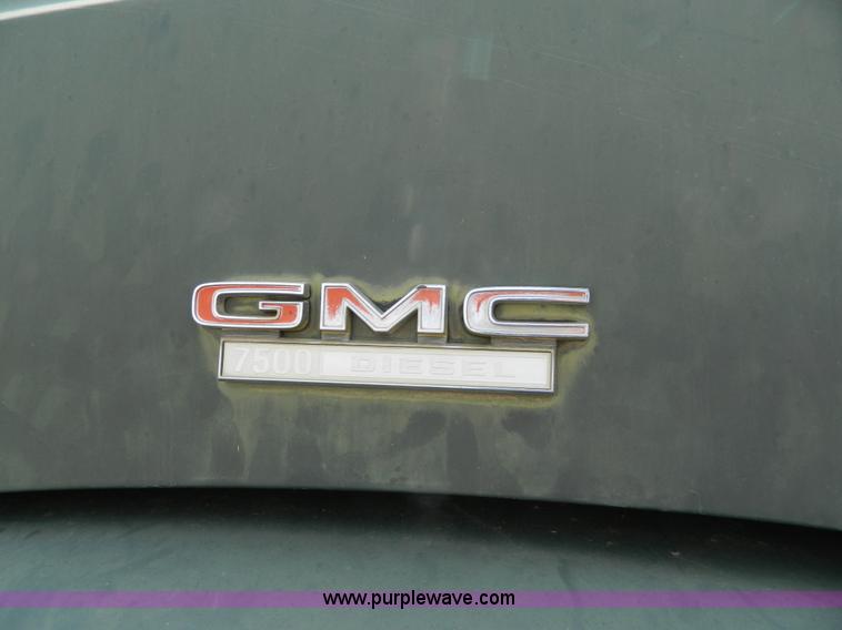 image for item G7926 1975 GMC 7500 wrecker truck