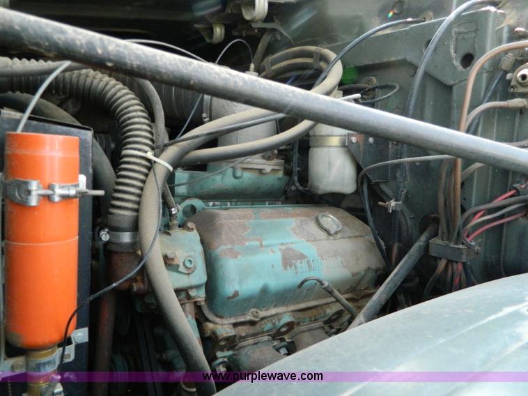 image for item G7926 1975 GMC 7500 wrecker truck