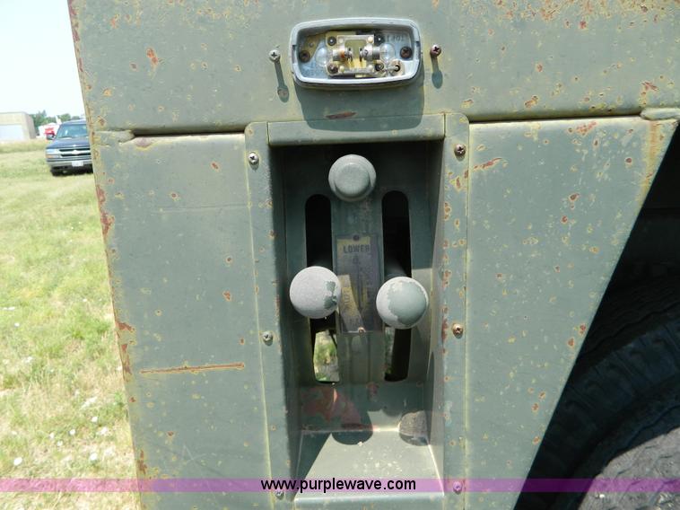 image for item G7926 1975 GMC 7500 wrecker truck