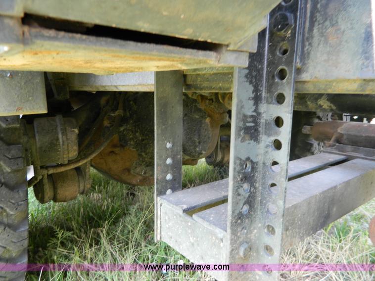 image for item G7926 1975 GMC 7500 wrecker truck