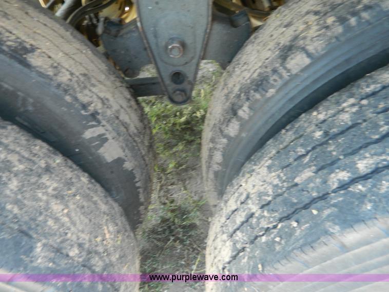 image for item G7955 2009 Neville steel double hopper grain trailer