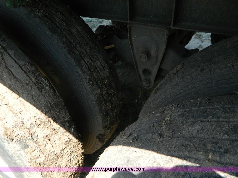 image for item G7955 2009 Neville steel double hopper grain trailer