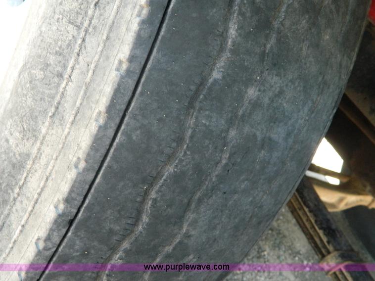 image for item G7956 1985 Mack RS688LT semi truck